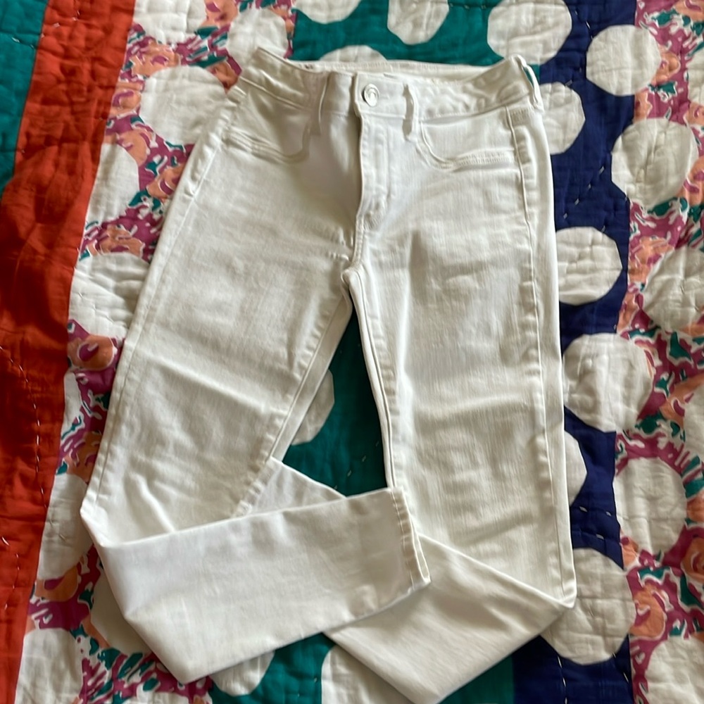 American Eagle white stretch jeans. Size 2 short